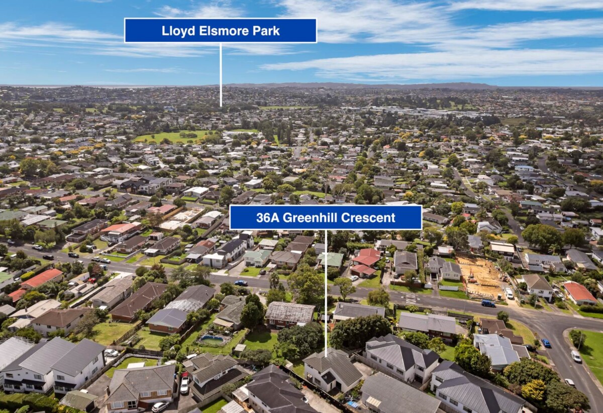 Renovated freehold 3 beds 2 baths house with double garage on 423m2 section, 0.4 km to Pakuranga Heights School, 0.6 km to Pakuranga Intermediate, 1.4 km to Edgewater College, 36A Greenhill Crescent, Pakuranga, Auckland