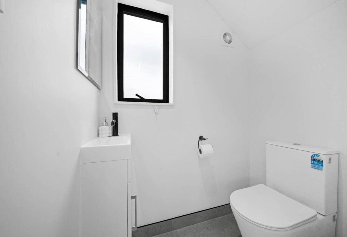 New CV has been updated to $660,000., standalone 2 beds 1.5 baths home with car park, 1.1 km to Papatoetoe West School and Papatoetoe Intermediate, 2.3 km to Papatoetoe High School, 1/11 McLean Avenue, Papatoetoe, Auckland