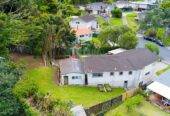 3 beds 2 baths house with garage and workshop on 736m2 section, 1 standalone space with 1 bath and lounge, 0.4 km to New Windsor School, 1.3 km to Lynfield College, 1.8 km to Blockhouse Bay Intermediate, 14 Pasteur Place, New Windsor, Auckland