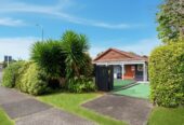 Brick and tile 3 beds 2.5 baths house on 1/2 share of 1,012m² section, A standout feature is the consented hair salon space with Certificate of Compliance, complete with its own bathroom, separate entrance and driveway access, close to schools, shops, beach, 61 Wellington Street, Howick, Auckland