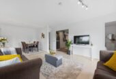 Brick and tile 3 beds 2.5 baths house on 1/2 share of 1,012m² section, A standout feature is the consented hair salon space with Certificate of Compliance, complete with its own bathroom, separate entrance and driveway access, close to schools, shops, beach, 61 Wellington Street, Howick, Auckland