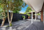 Brick and tile 3 beds 2.5 baths house on 1/2 share of 1,012m² section, A standout feature is the consented hair salon space with Certificate of Compliance, complete with its own bathroom, separate entrance and driveway access, close to schools, shops, beach, 61 Wellington Street, Howick, Auckland