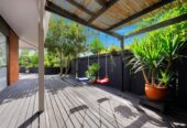 Brick and tile 3 beds 2.5 baths house on 1/2 share of 1,012m² section, A standout feature is the consented hair salon space with Certificate of Compliance, complete with its own bathroom, separate entrance and driveway access, close to schools, shops, beach, 61 Wellington Street, Howick, Auckland