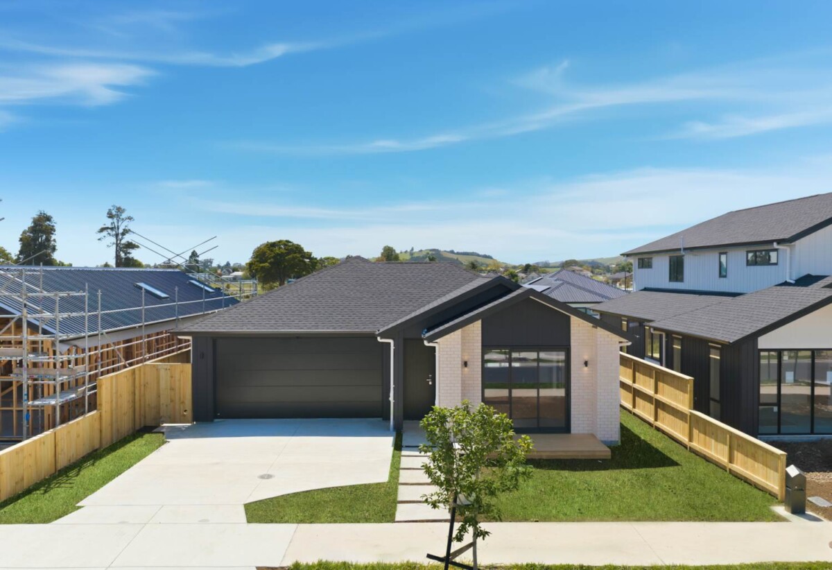 Brandnew 4 beds 2.5 baths house with double garage, deck and backyard on 500m2 section, 1.1 km to Clevedon School, 8 Kakano Street, Clevedon, Auckland