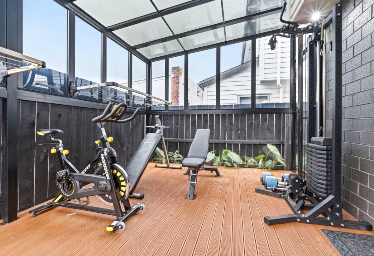 Standalone 5 beds 3 baths home with garage on 229m2 section, 0.9 km to Papatoetoe Intermediate, 1.3 km to Papatoetoe West School, 1.6 km to Papatoetoe High School, 267D Shirley Road, Papatoetoe, Auckland