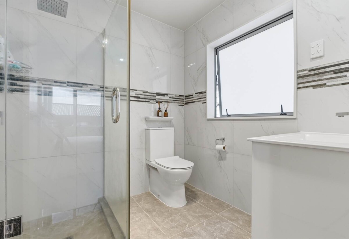 Standalone 5 beds 3 baths home with garage on 229m2 section, 0.9 km to Papatoetoe Intermediate, 1.3 km to Papatoetoe West School, 1.6 km to Papatoetoe High School, 267D Shirley Road, Papatoetoe, Auckland