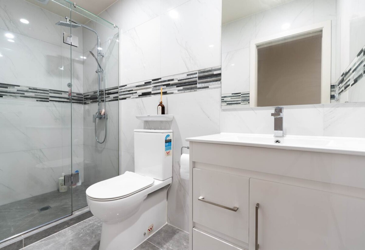 Standalone 5 beds 3 baths home with garage on 229m2 section, 0.9 km to Papatoetoe Intermediate, 1.3 km to Papatoetoe West School, 1.6 km to Papatoetoe High School, 267D Shirley Road, Papatoetoe, Auckland