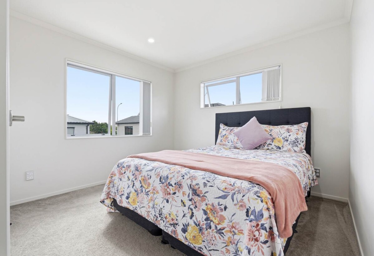 Standalone 5 beds 3 baths home with garage on 229m2 section, 0.9 km to Papatoetoe Intermediate, 1.3 km to Papatoetoe West School, 1.6 km to Papatoetoe High School, 267D Shirley Road, Papatoetoe, Auckland