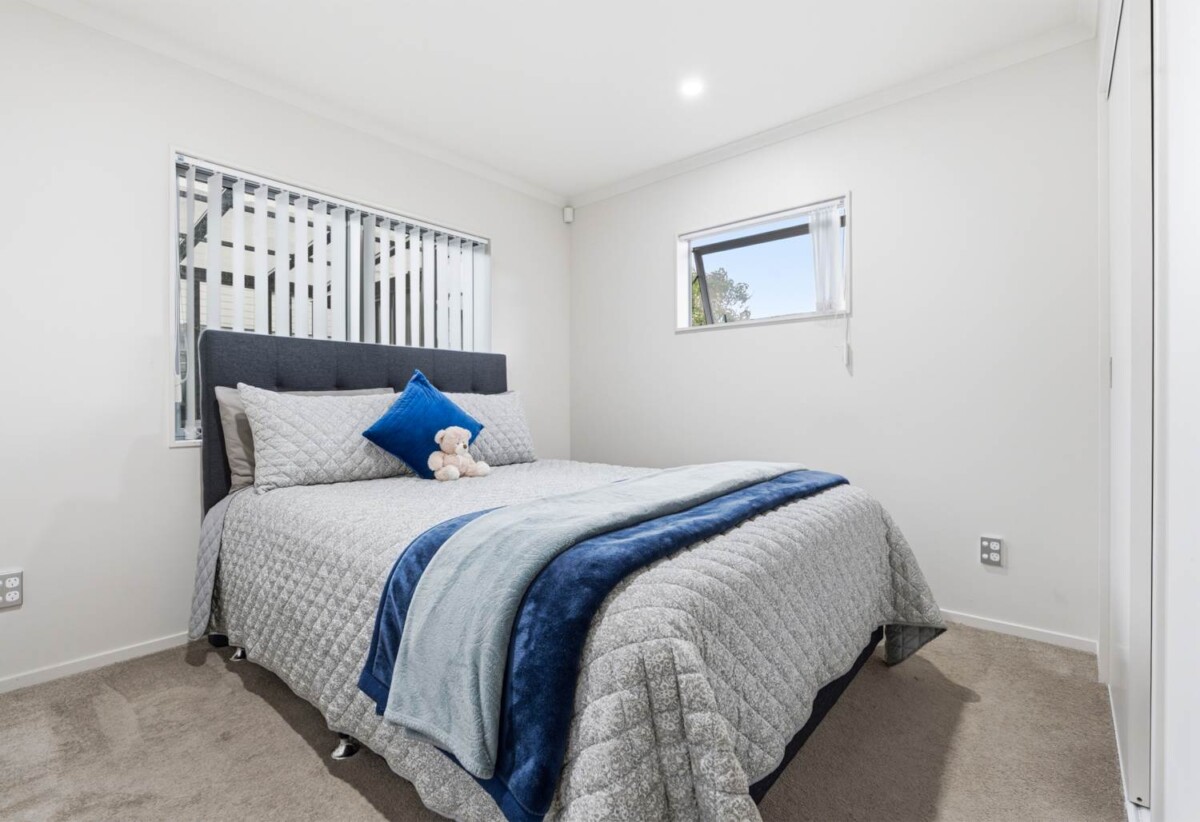 Standalone 5 beds 3 baths home with garage on 229m2 section, 0.9 km to Papatoetoe Intermediate, 1.3 km to Papatoetoe West School, 1.6 km to Papatoetoe High School, 267D Shirley Road, Papatoetoe, Auckland