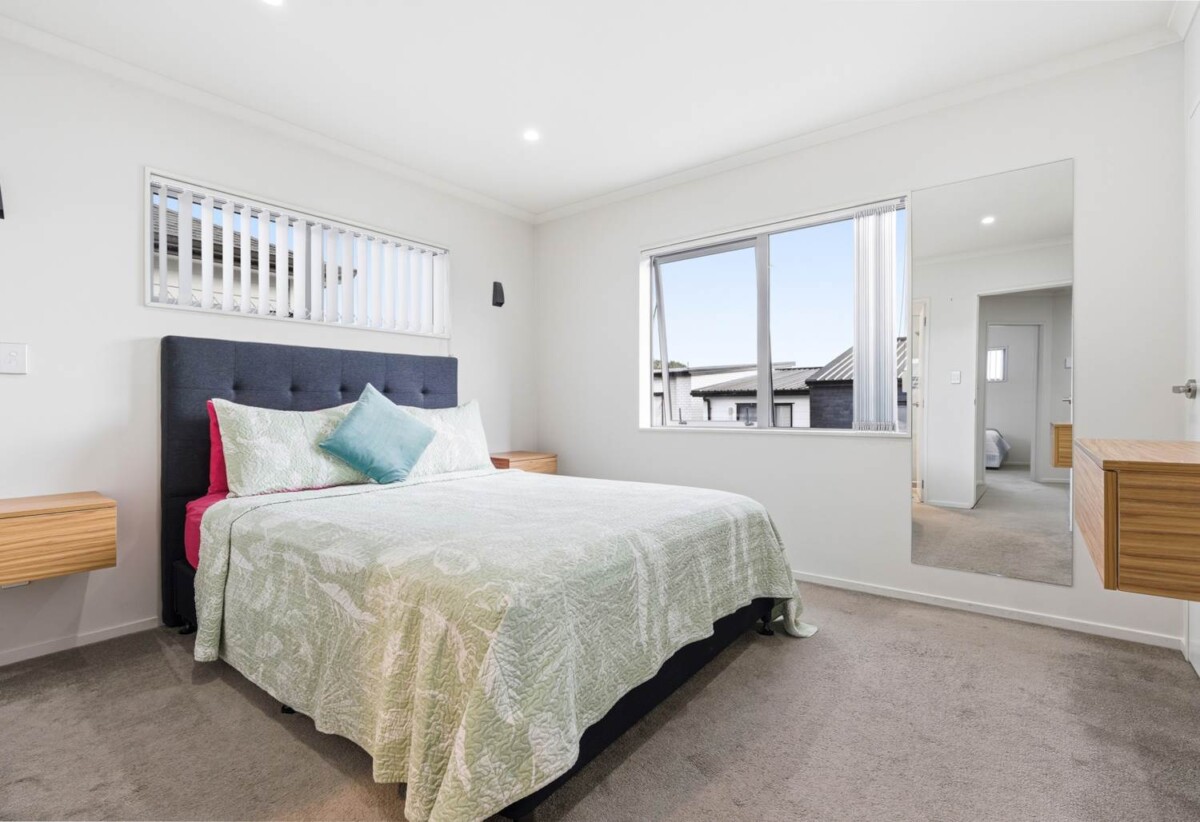 Standalone 5 beds 3 baths home with garage on 229m2 section, 0.9 km to Papatoetoe Intermediate, 1.3 km to Papatoetoe West School, 1.6 km to Papatoetoe High School, 267D Shirley Road, Papatoetoe, Auckland