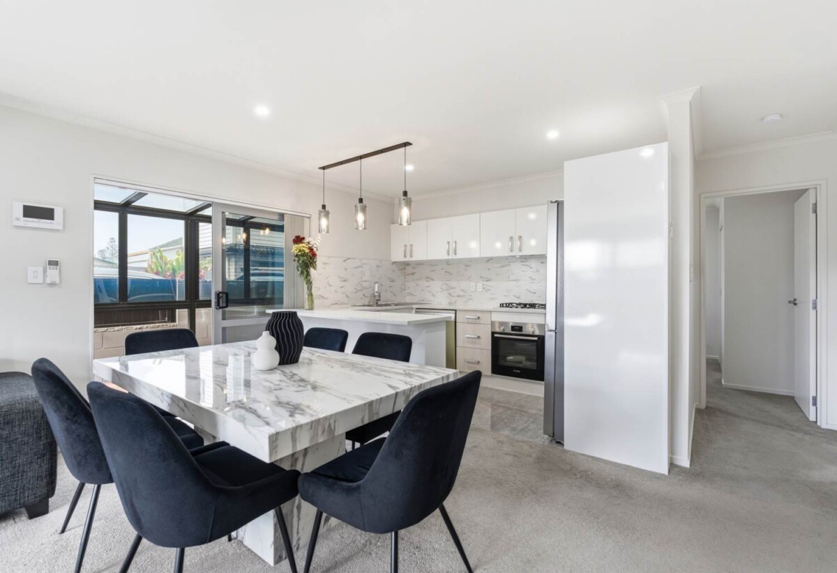 Standalone 5 beds 3 baths home with garage on 229m2 section, 0.9 km to Papatoetoe Intermediate, 1.3 km to Papatoetoe West School, 1.6 km to Papatoetoe High School, 267D Shirley Road, Papatoetoe, Auckland