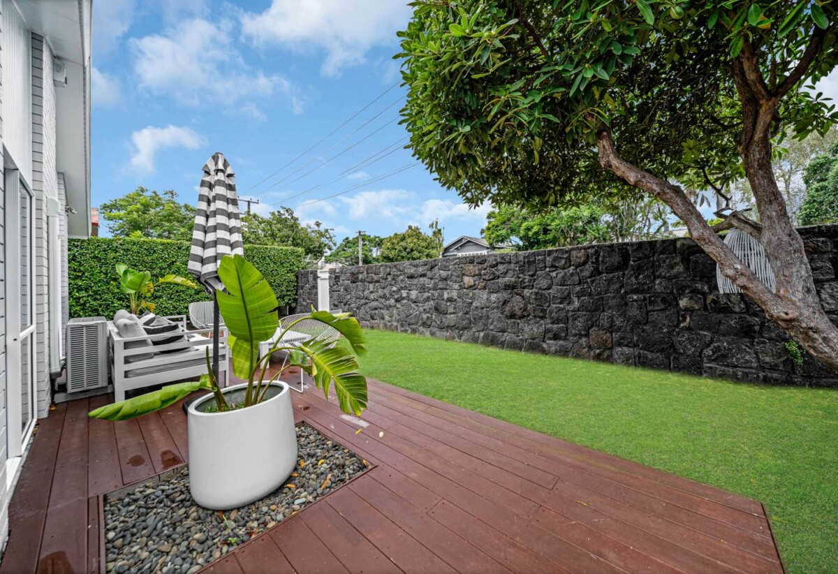 Auckland Girls’ Grammar School and Mt Albert Grammar School zone, standalone fully fenced 3 beds 2 baths house with garage, 0.2 km to Maungawhau School, 1.3 km to Auckland Normal Intermediate, 2.9 km to Mt Albert Grammar School, 4.1 km to Auckland Girls’ Grammar School, 29A Marsden Avenue, Mt Eden, Auckland