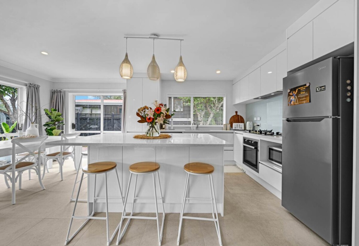 Auckland Girls’ Grammar School and Mt Albert Grammar School zone, Brick 3 beds 2 baths house with carport and backyard, close to shops, schools, 2 km to Maungawhau School, 1.3 km to Auckland Normal Intermediate, 2.9 km to Mt Albert Grammar School, 4.1 km to Auckland Girls’ Grammar School, 29A Marsden Avenue, Mt Eden, Auckland