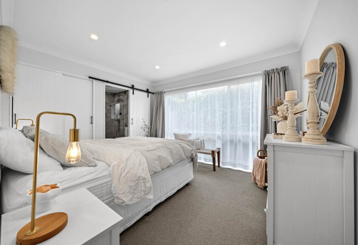 Auckland Girls’ Grammar School and Mt Albert Grammar School zone, standalone fully fenced 3 beds 2 baths house with garage, 0.2 km to Maungawhau School, 1.3 km to Auckland Normal Intermediate, 2.9 km to Mt Albert Grammar School, 4.1 km to Auckland Girls’ Grammar School, 29A Marsden Avenue, Mt Eden, Auckland
