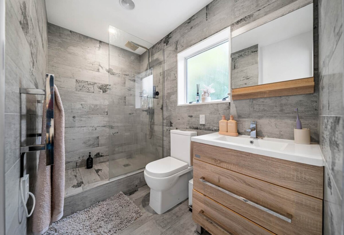 Auckland Girls’ Grammar School and Mt Albert Grammar School zone, Brick 3 beds 2 baths house with carport and backyard, close to shops, schools, 2 km to Maungawhau School, 1.3 km to Auckland Normal Intermediate, 2.9 km to Mt Albert Grammar School, 4.1 km to Auckland Girls’ Grammar School, 29A Marsden Avenue, Mt Eden, Auckland