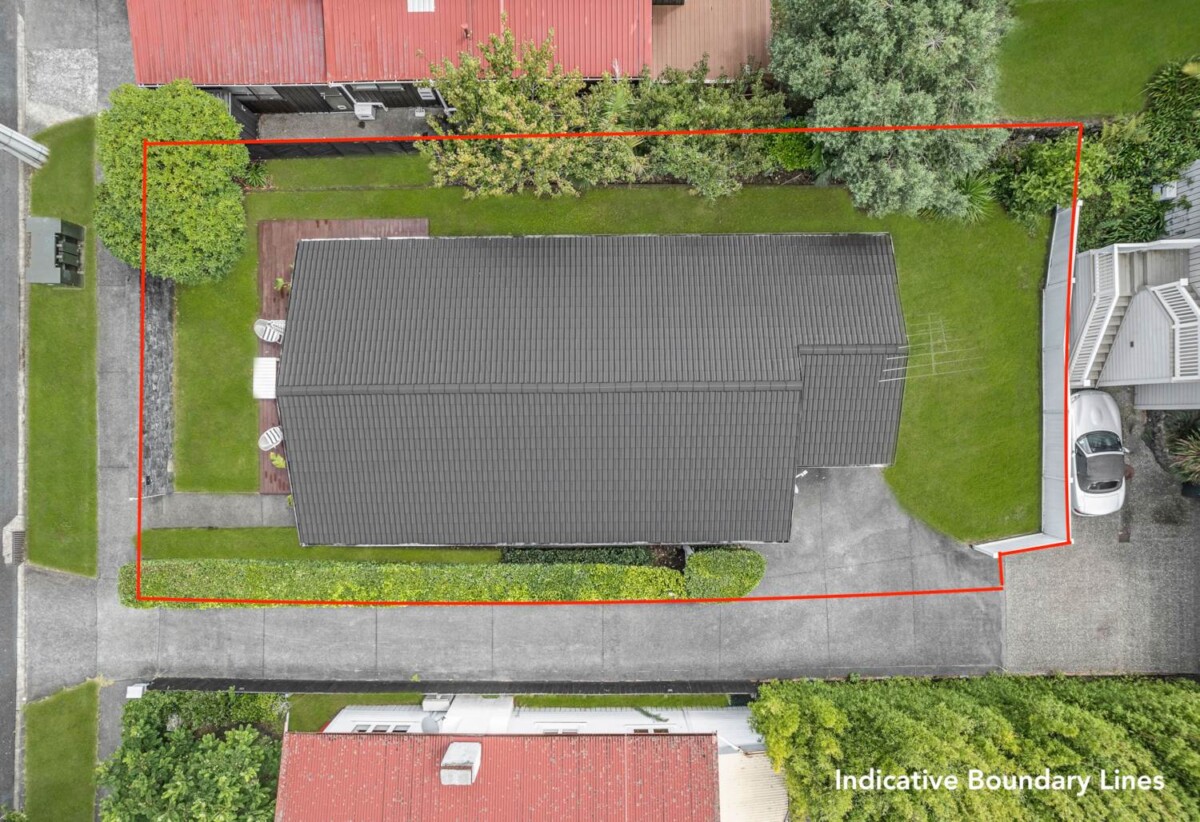 Auckland Girls’ Grammar School and Mt Albert Grammar School zone, Brick 3 beds 2 baths house with carport and backyard, close to shops, schools, 2 km to Maungawhau School, 1.3 km to Auckland Normal Intermediate, 2.9 km to Mt Albert Grammar School, 4.1 km to Auckland Girls’ Grammar School, 29A Marsden Avenue, Mt Eden, Auckland