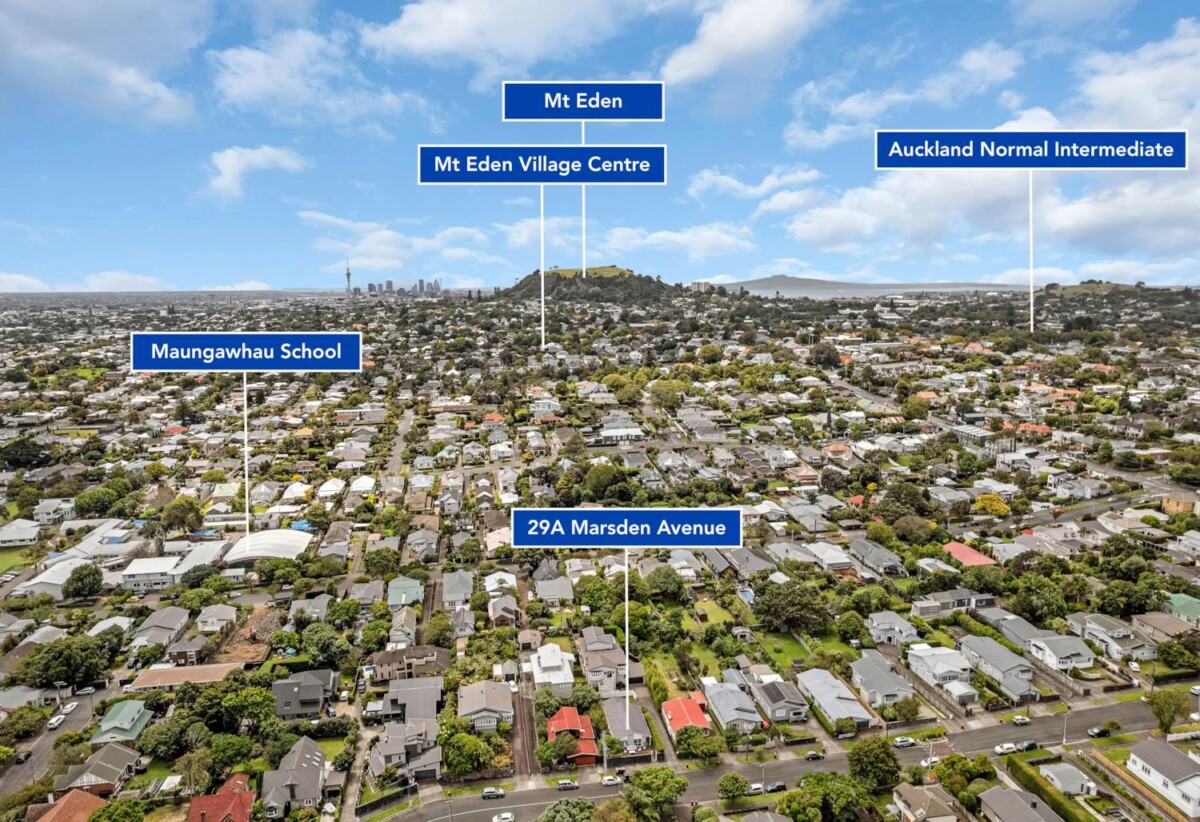 Auckland Girls’ Grammar School and Mt Albert Grammar School zone, Brick 3 beds 2 baths house with carport and backyard, close to shops, schools, 2 km to Maungawhau School, 1.3 km to Auckland Normal Intermediate, 2.9 km to Mt Albert Grammar School, 4.1 km to Auckland Girls’ Grammar School, 29A Marsden Avenue, Mt Eden, Auckland