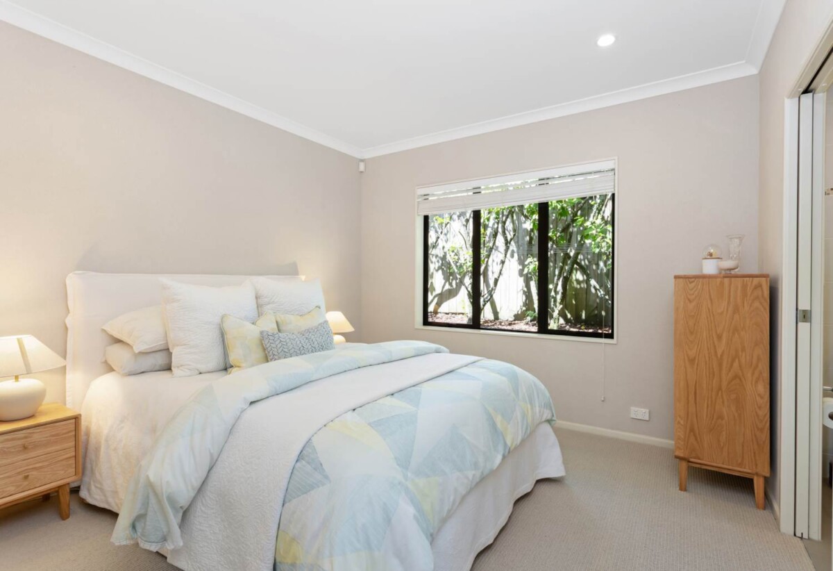 5 beds 3 baths house with triple garage on 809m2 flat section, backing directly onto a peaceful reserve, close to schools, reserves, Albany Mall, motorway access, 0.5 km to Albany Junior High School, 1.1 km to Upper Harbour Primary School, 2.5 km to Albany Senior High School, 44 Laurel Oak Drive, Albany, Auckland
