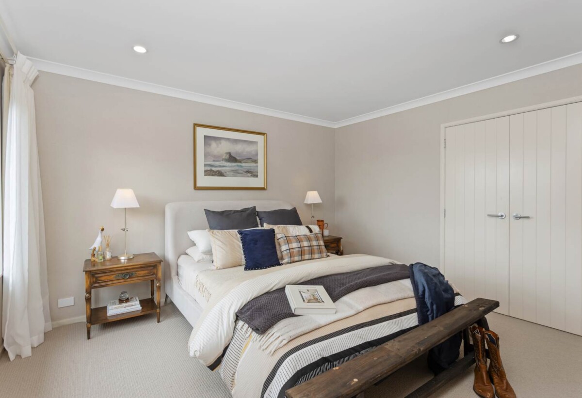 5 beds 3 baths house with triple garage on 809m2 flat section, backing directly onto a peaceful reserve, close to schools, reserves, Albany Mall, motorway access, 0.5 km to Albany Junior High School, 1.1 km to Upper Harbour Primary School, 2.5 km to Albany Senior High School, 44 Laurel Oak Drive, Albany, Auckland