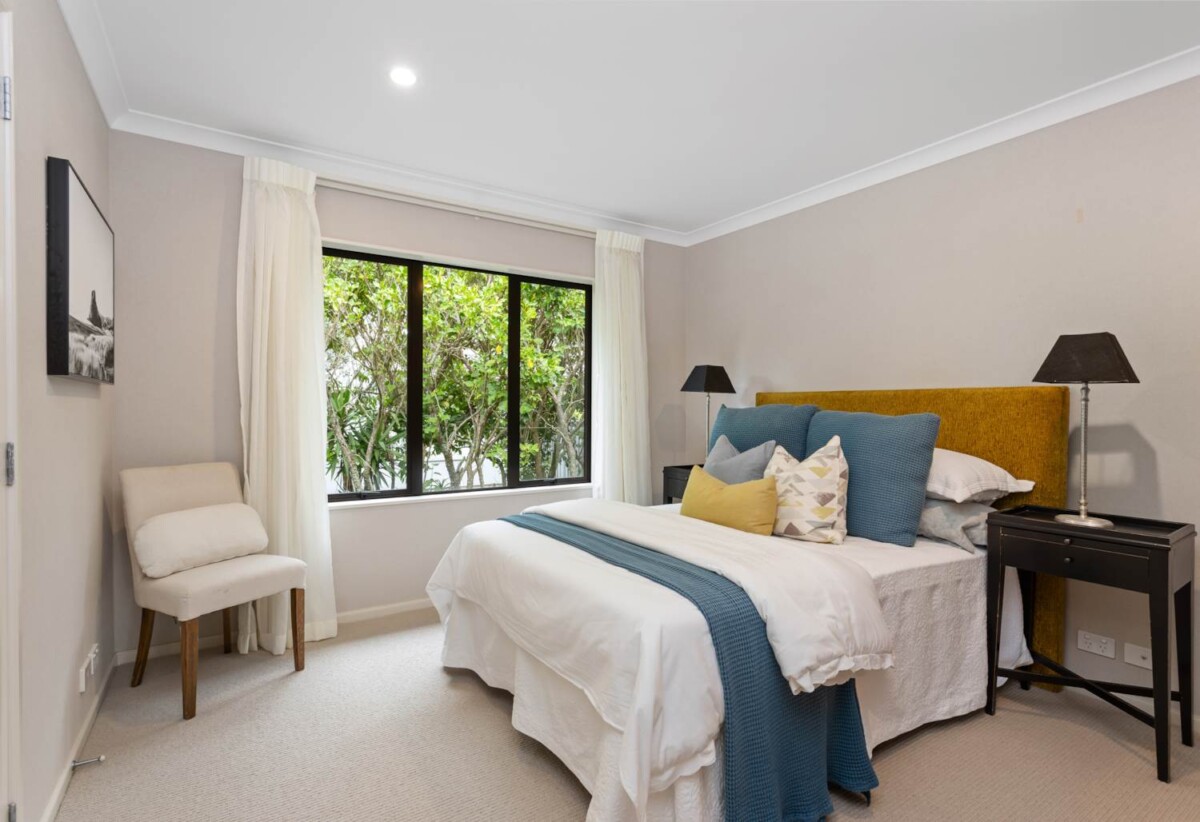 5 beds 3 baths house with triple garage on 809m2 flat section, backing directly onto a peaceful reserve, close to schools, reserves, Albany Mall, motorway access, 0.5 km to Albany Junior High School, 1.1 km to Upper Harbour Primary School, 2.5 km to Albany Senior High School, 44 Laurel Oak Drive, Albany, Auckland