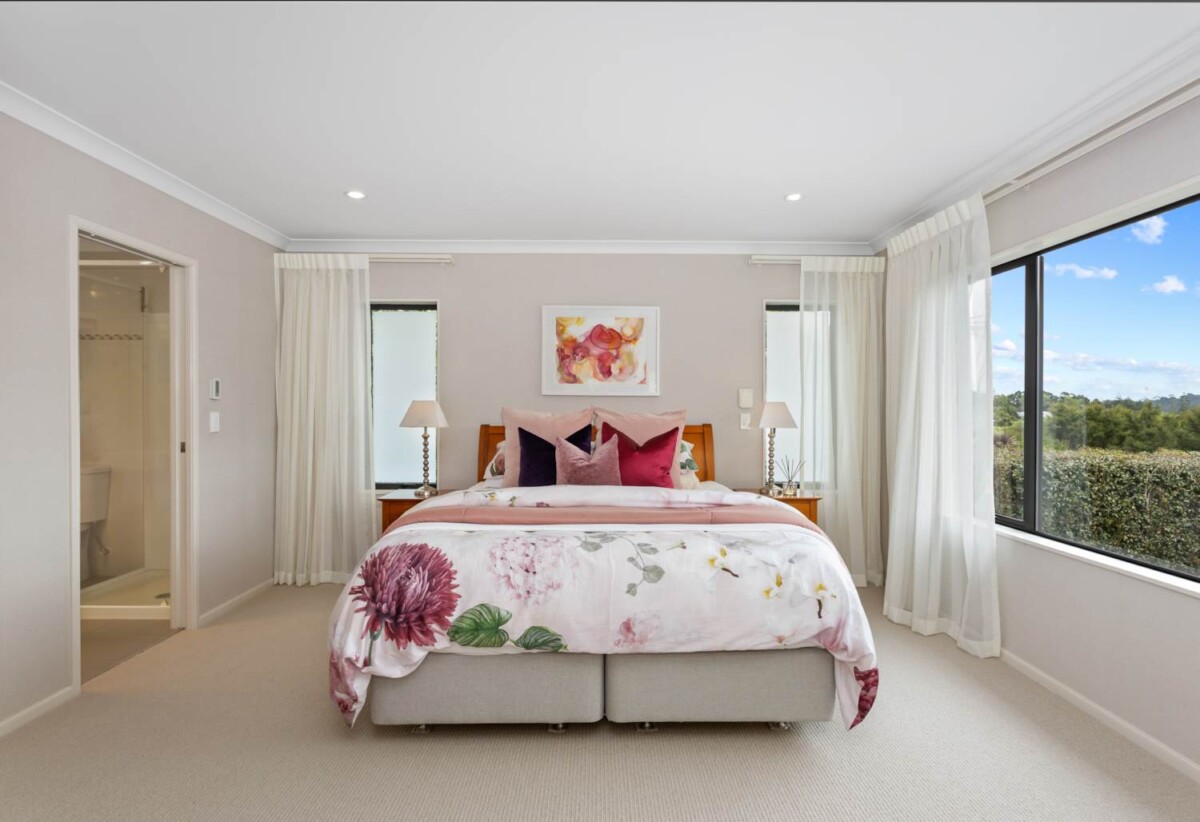 5 beds 3 baths house with triple garage on 809m2 flat section, backing directly onto a peaceful reserve, close to schools, reserves, Albany Mall, motorway access, 0.5 km to Albany Junior High School, 1.1 km to Upper Harbour Primary School, 2.5 km to Albany Senior High School, 44 Laurel Oak Drive, Albany, Auckland