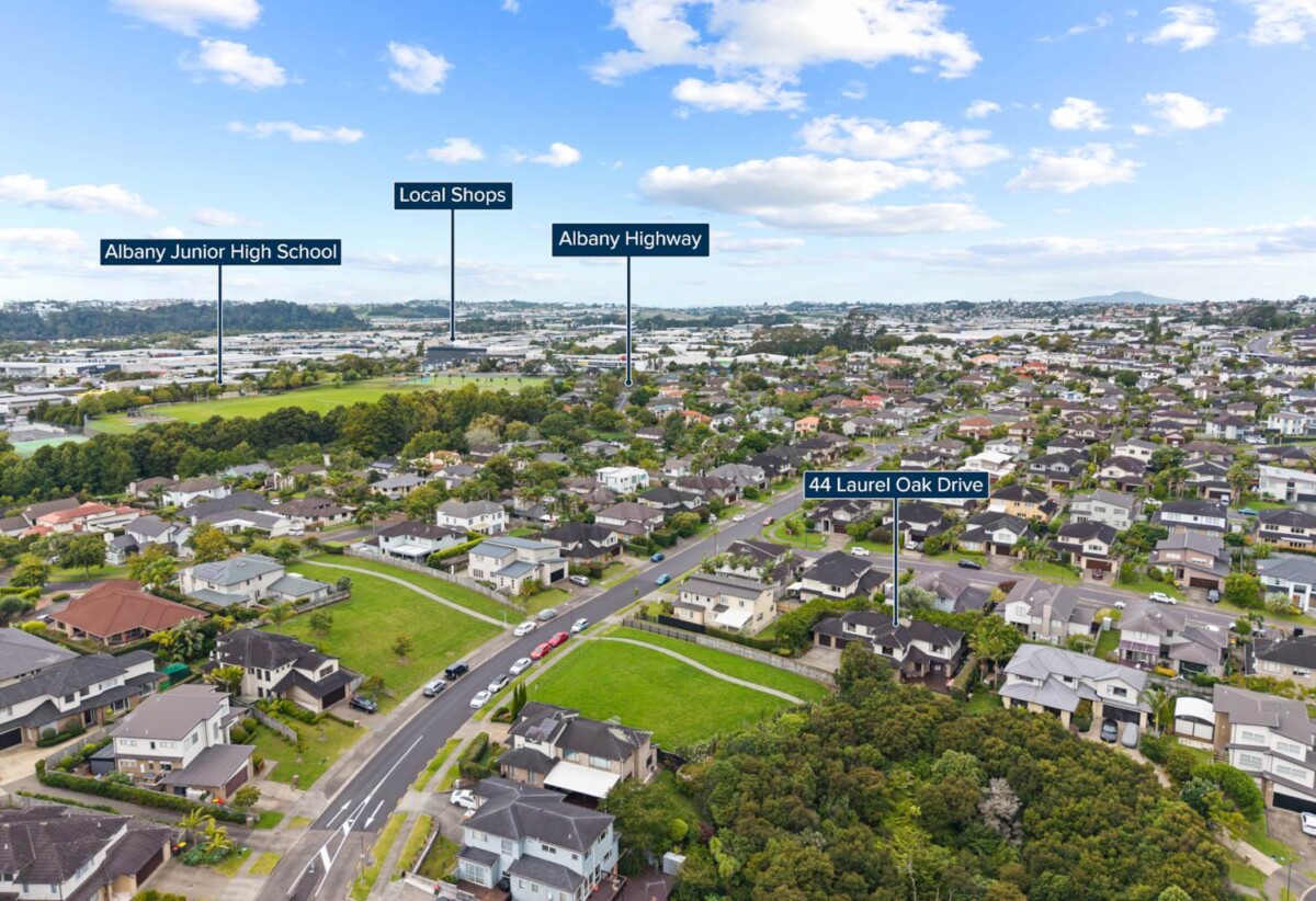 5 beds 3 baths house with triple garage on 809m2 flat section, backing directly onto a peaceful reserve, close to schools, reserves, Albany Mall, motorway access, 0.5 km to Albany Junior High School, 1.1 km to Upper Harbour Primary School, 2.5 km to Albany Senior High School, 44 Laurel Oak Drive, Albany, Auckland
