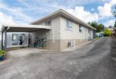 3 beds 1 bath house with carport, close to schools, Wairau Valley shops, motorway access, 0.2 km to Target Road School, 1.1 km to Wairau Intermediate School, 1.7 km to Glenfield Intermediate School, 1/20 Lambrown Drive, Totara Vale, Auckland
