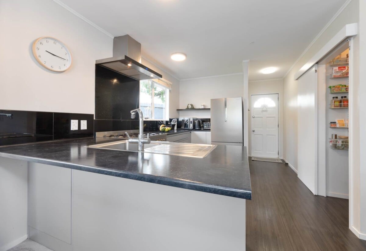3 beds 1 bath house with carport, close to schools, Wairau Valley shops, motorway access, 0.2 km to Target Road School, 1.1 km to Wairau Intermediate School, 1.7 km to Glenfield Intermediate School, 1/20 Lambrown Drive, Totara Vale, Auckland