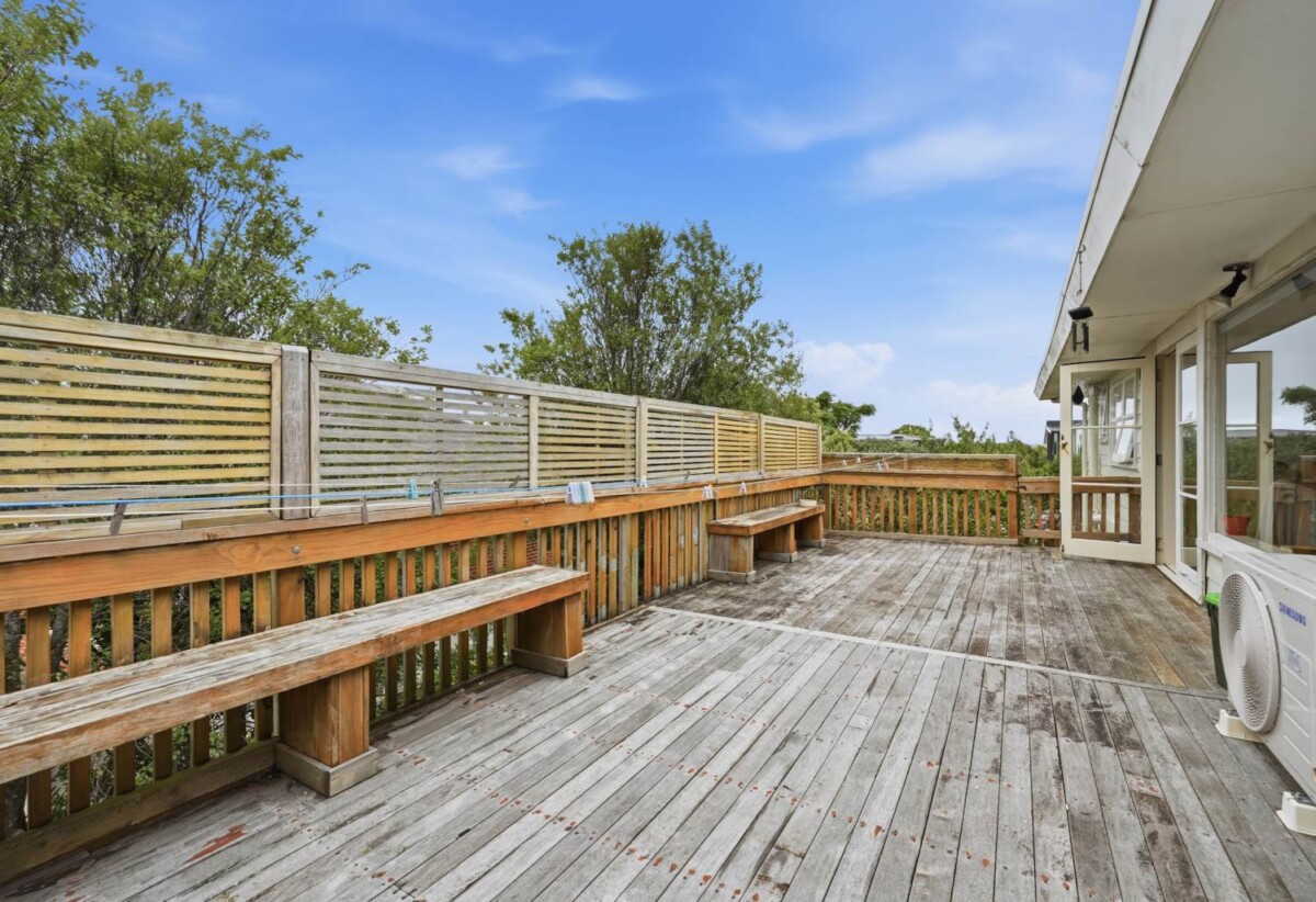Double Westlake school zone, Zoned Residential Mixed Housing Urban, 5 beds 2 baths house with garage on 807m2 section, 0.6 km to Wairau Intermediate School, 1 km to Sunnynook School, 1.1 km to Campbells Bay School, 2 km to Westlake Boys’ High School, 2.5 km to Westlake Girls’ High School, 234 Forrest Hill Road, Forrest Hill, Auckland