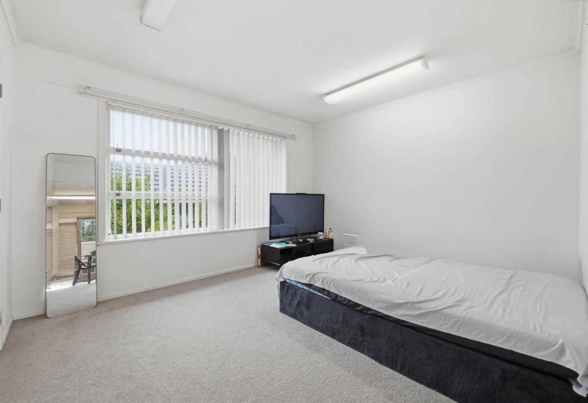 Double Westlake school zone, Zoned Residential Mixed Housing Urban, 5 beds 2 baths house with garage on 807m2 section, 0.6 km to Wairau Intermediate School, 1 km to Sunnynook School, 1.1 km to Campbells Bay School, 2 km to Westlake Boys’ High School, 2.5 km to Westlake Girls’ High School, 234 Forrest Hill Road, Forrest Hill, Auckland
