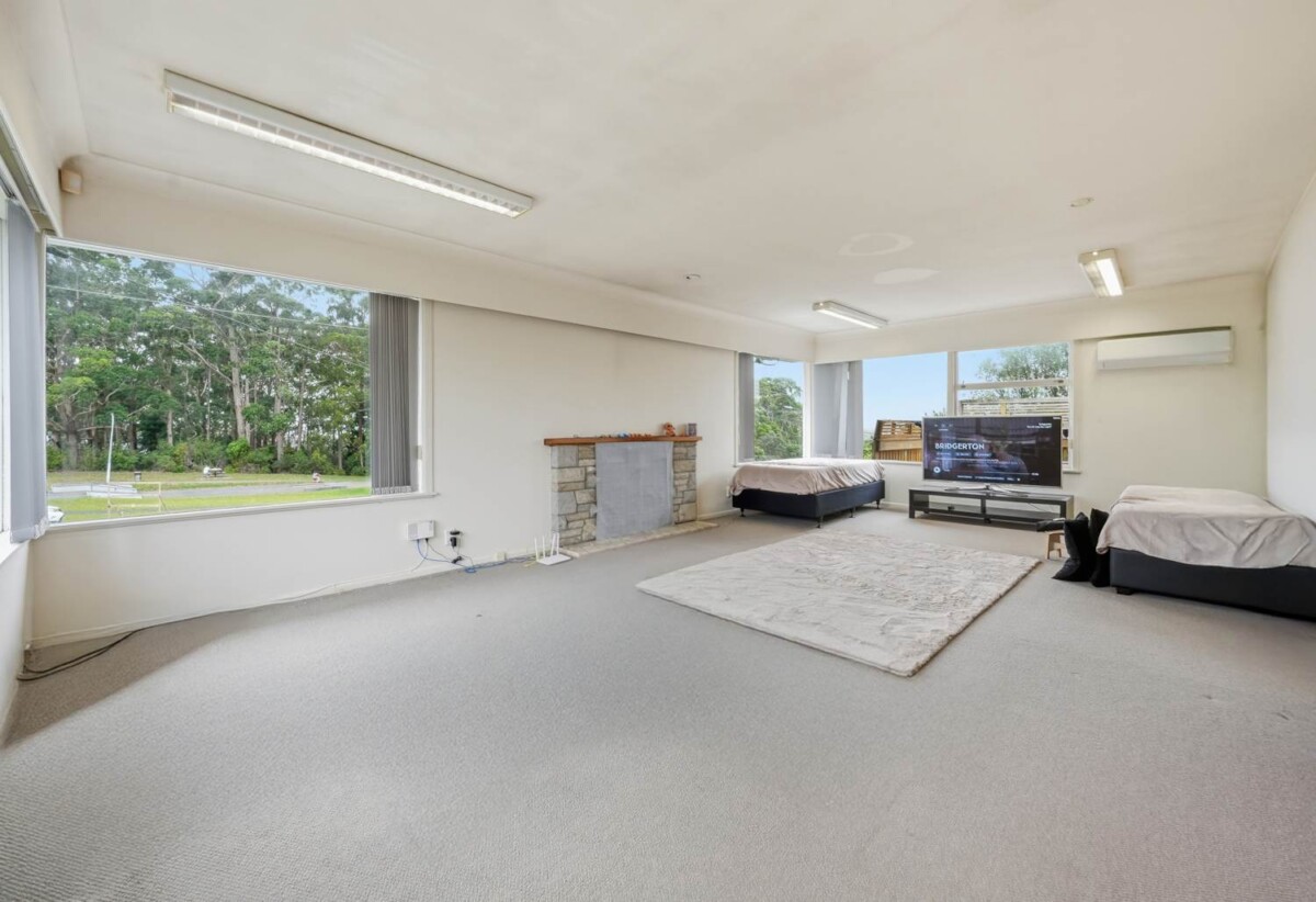 Double Westlake school zone, Zoned Residential Mixed Housing Urban, 5 beds 2 baths house with garage on 807m2 section, 0.6 km to Wairau Intermediate School, 1 km to Sunnynook School, 1.1 km to Campbells Bay School, 2 km to Westlake Boys’ High School, 2.5 km to Westlake Girls’ High School, 234 Forrest Hill Road, Forrest Hill, Auckland