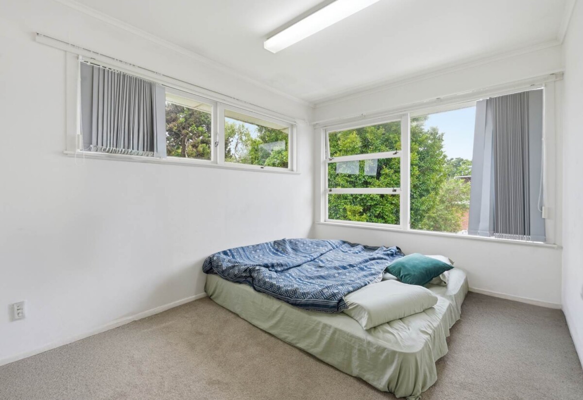 Double Westlake school zone, Zoned Residential Mixed Housing Urban, 5 beds 2 baths house with garage on 807m2 section, 0.6 km to Wairau Intermediate School, 1 km to Sunnynook School, 1.1 km to Campbells Bay School, 2 km to Westlake Boys’ High School, 2.5 km to Westlake Girls’ High School, 234 Forrest Hill Road, Forrest Hill, Auckland