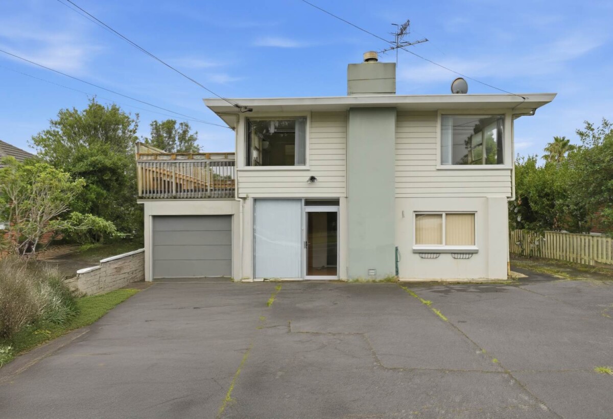 Double Westlake school zone, Zoned Residential Mixed Housing Urban, 5 beds 2 baths house with garage on 807m2 section, 0.6 km to Wairau Intermediate School, 1 km to Sunnynook School, 1.1 km to Campbells Bay School, 2 km to Westlake Boys’ High School, 2.5 km to Westlake Girls’ High School, 234 Forrest Hill Road, Forrest Hill, Auckland