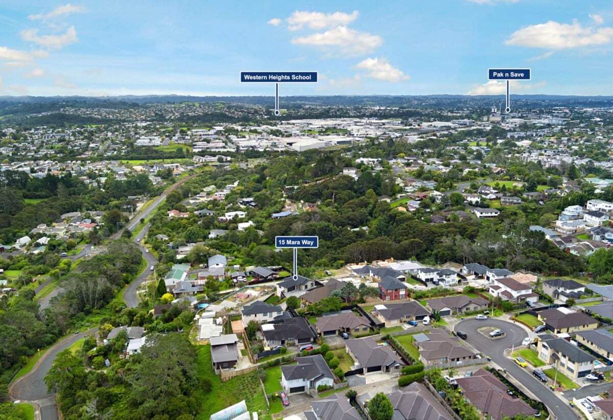 5 beds 3 baths house with double garage on 676m2 section, 1.1 km to Sunnyvale School, 1.2 km to Bruce McLaren Intermediate School, 2.3 km to Henderson High School, 15 Mara Way, Sunnyvale, Auckland