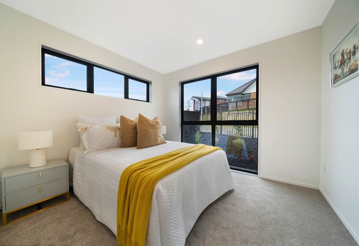 5 beds 3 baths house with double garage on 676m2 section, 1.1 km to Sunnyvale School, 1.2 km to Bruce McLaren Intermediate School, 2.3 km to Henderson High School, 15 Mara Way, Sunnyvale, Auckland