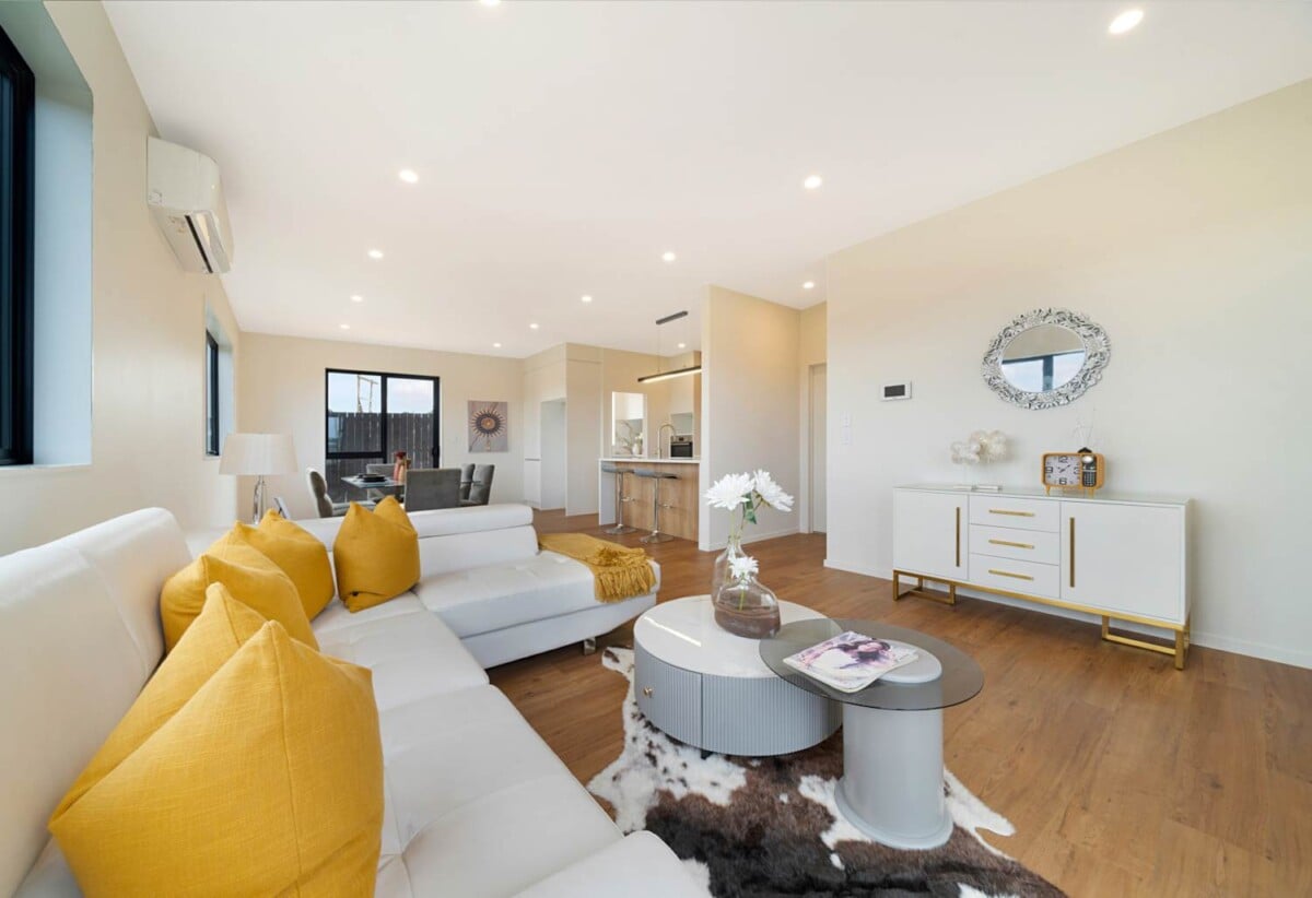 5 beds 3 baths house with double garage on 676m2 section, 1.1 km to Sunnyvale School, 1.2 km to Bruce McLaren Intermediate School, 2.3 km to Henderson High School, 15 Mara Way, Sunnyvale, Auckland