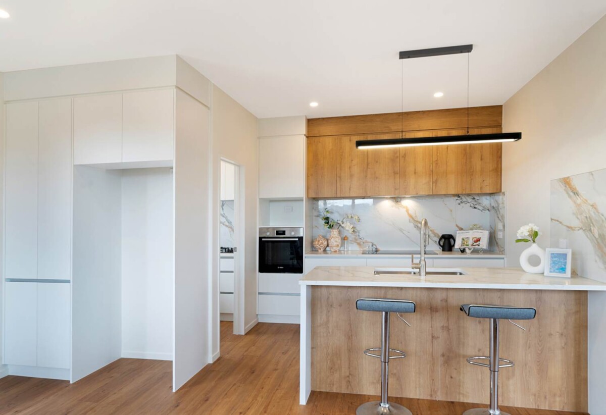 5 beds 3 baths house with double garage on 676m2 section, 1.1 km to Sunnyvale School, 1.2 km to Bruce McLaren Intermediate School, 2.3 km to Henderson High School, 15 Mara Way, Sunnyvale, Auckland