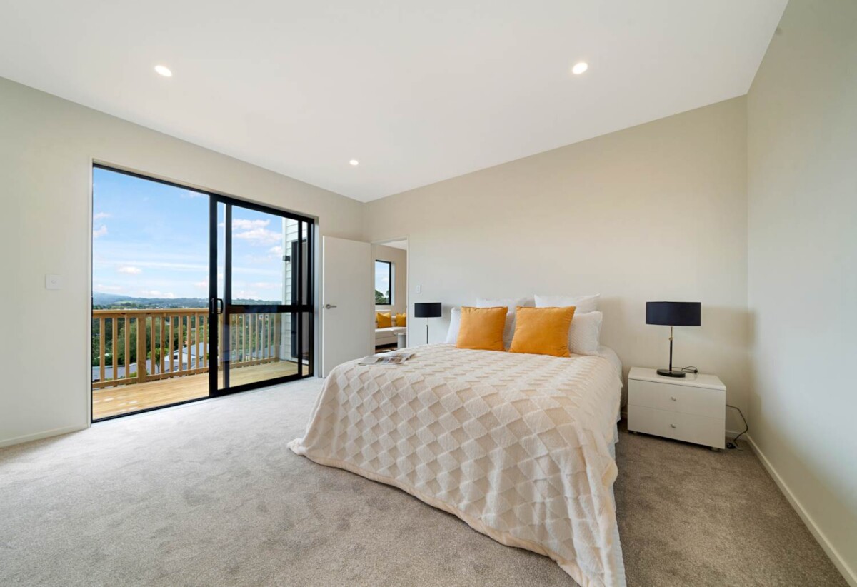 5 beds 3 baths house with double garage on 676m2 section, 1.1 km to Sunnyvale School, 1.2 km to Bruce McLaren Intermediate School, 2.3 km to Henderson High School, 15 Mara Way, Sunnyvale, Auckland