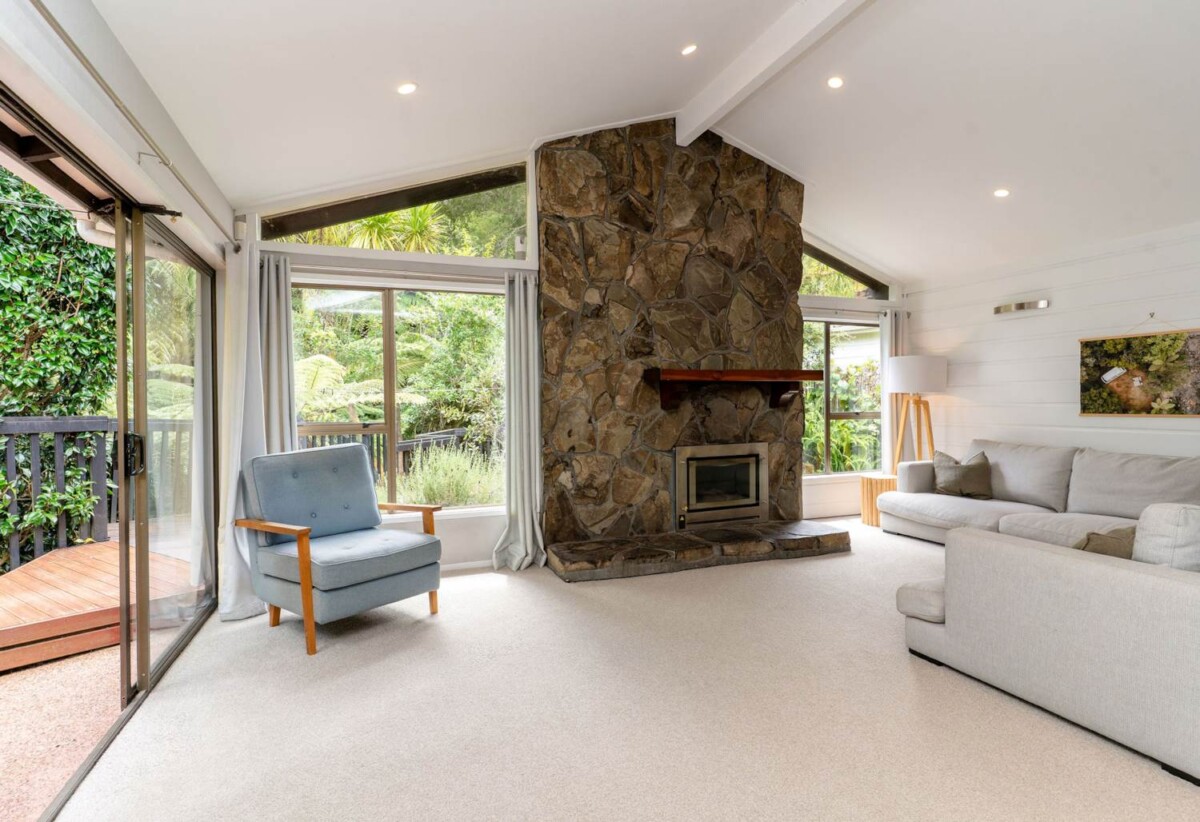 3 beds + sleepout (or 4th bed) 1 bath house with double garage on 1063m2 section, 0.7 km to Long Bay College and Long Bay School, 2.3 km to Northcross Intermediate, 9 Awaruku Road, Torbay, Auckland