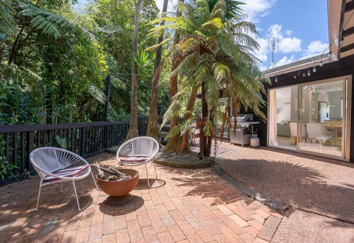 3 beds + sleepout (or 4th bed) 1 bath house with double garage on 1063m2 section, 0.7 km to Long Bay College and Long Bay School, 2.3 km to Northcross Intermediate, 9 Awaruku Road, Torbay, Auckland