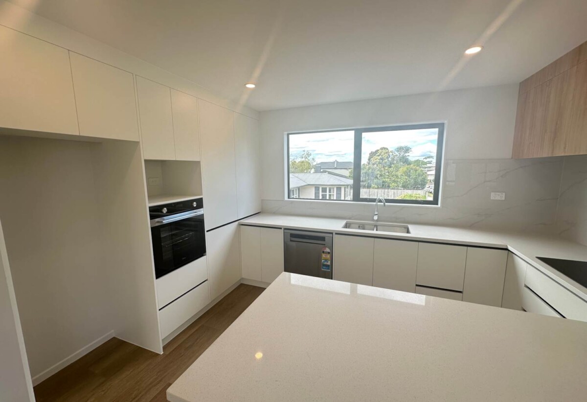 For rent, Brandnew 3 beds 3 baths townhouse with garage, available 25th February, 1/8 Grove Lane, Pakuranga, Auckland