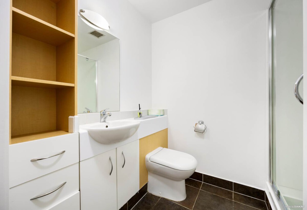 Auckland Girls’ Grammar School zone, sea views, Pet-friendly ,50m2 freehold 2 beds 1 bath apartment with car park, move-in ready, Full furniture package is included, 1404/1 Parliament Street, City Centre, Auckland