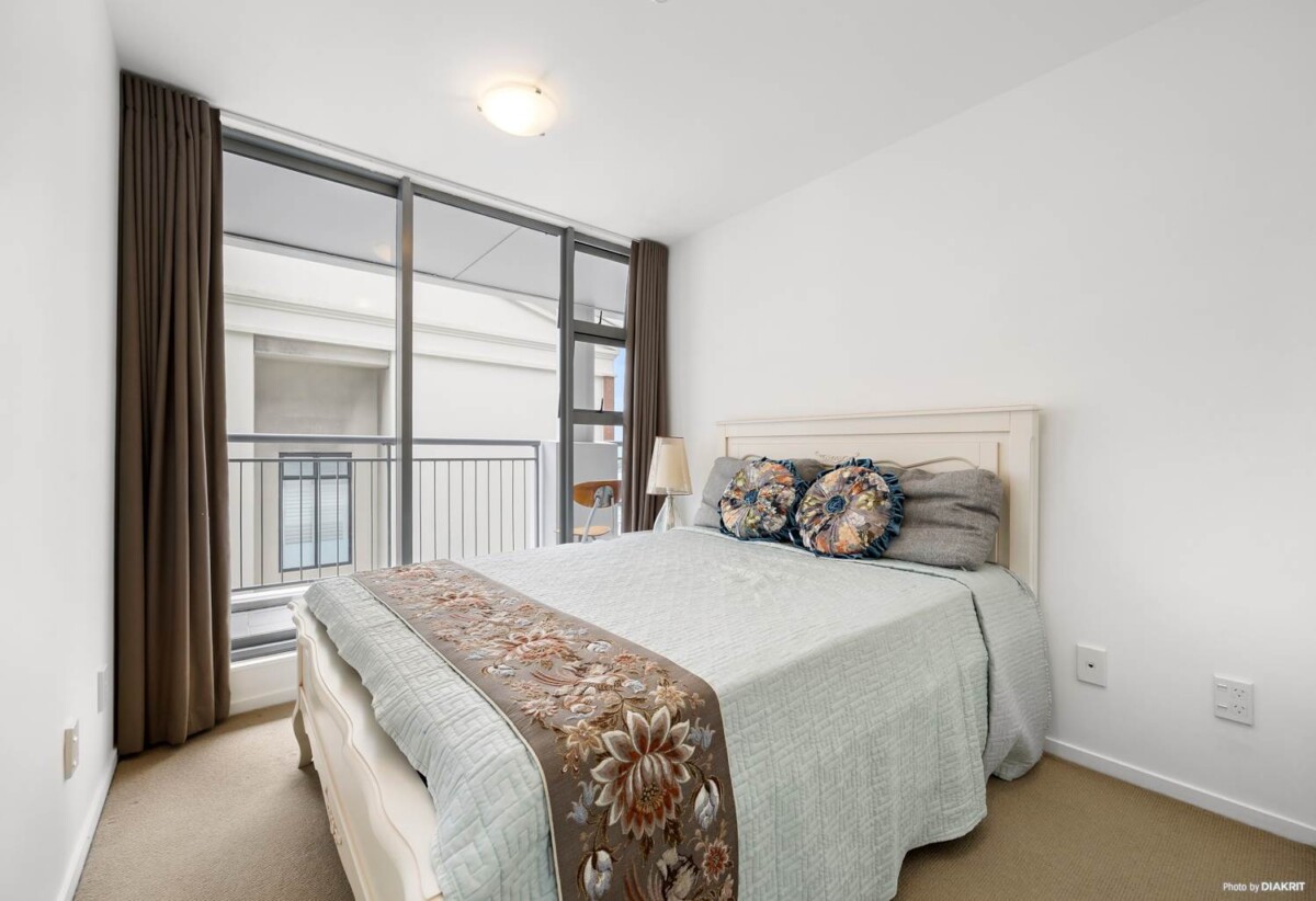 Auckland Girls’ Grammar School zone, sea views, Pet-friendly ,50m2 freehold 2 beds 1 bath apartment with car park, move-in ready, Full furniture package is included, 1404/1 Parliament Street, City Centre, Auckland