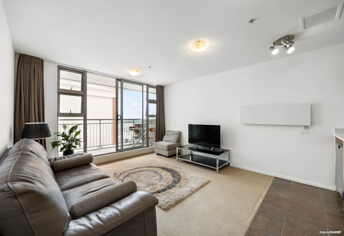 Auckland Girls’ Grammar School zone, sea views, Pet-friendly ,50m2 freehold 2 beds 1 bath apartment with car park, move-in ready, Full furniture package is included, 1404/1 Parliament Street, City Centre, Auckland