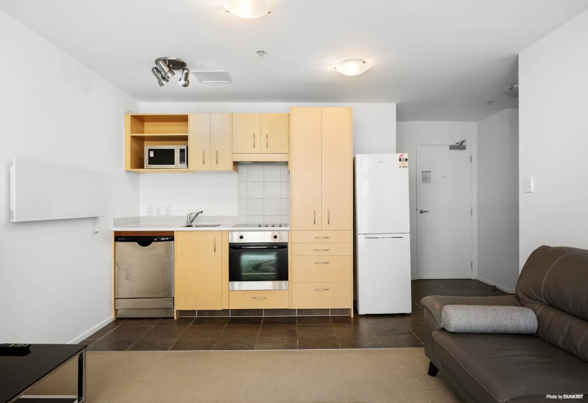 Auckland Girls’ Grammar School zone, sea views, Pet-friendly ,50m2 freehold 2 beds 1 bath apartment with car park, move-in ready, Full furniture package is included, 1404/1 Parliament Street, City Centre, Auckland