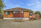 URGENT SALE – 2 Weeks Tender, Highly motivated owners require a timely sale, 5 beds 2 baths house with garages on 650m2 section, 0.6 km to Botany Downs School, 1.6 km to Somerville Intermediate School, 1.9 km to Howick College, 30 Summermist Drive, Northpark, Auckland