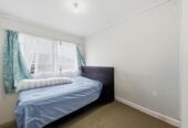 URGENT SALE – 2 Weeks Tender, Highly motivated owners require a timely sale, 5 beds 2 baths house with garages on 650m2 section, 0.6 km to Botany Downs School, 1.6 km to Somerville Intermediate School, 1.9 km to Howick College, 30 Summermist Drive, Northpark, Auckland