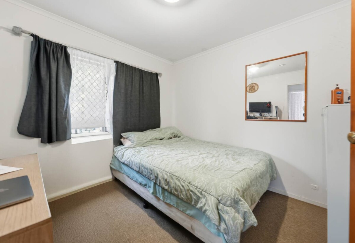 URGENT SALE – 2 Weeks Tender, Highly motivated owners require a timely sale, 5 beds 2 baths house with garages on 650m2 section, 0.6 km to Botany Downs School, 1.6 km to Somerville Intermediate School, 1.9 km to Howick College, 30 Summermist Drive, Northpark, Auckland