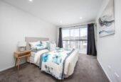 Freehold 4 beds 4 baths home with garage, close to shops, Albany Mall, schools, motorway access, 0.3 km to Oteha Valley School, 1 km to Northcross Intermediate, 3.3 km to Long Bay College, 4 Rengarenga Rise, Albany, Auckland