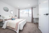 Freehold 4 beds 4 baths home with garage, close to shops, Albany Mall, schools, motorway access, 0.3 km to Oteha Valley School, 1 km to Northcross Intermediate, 3.3 km to Long Bay College, 4 Rengarenga Rise, Albany, Auckland